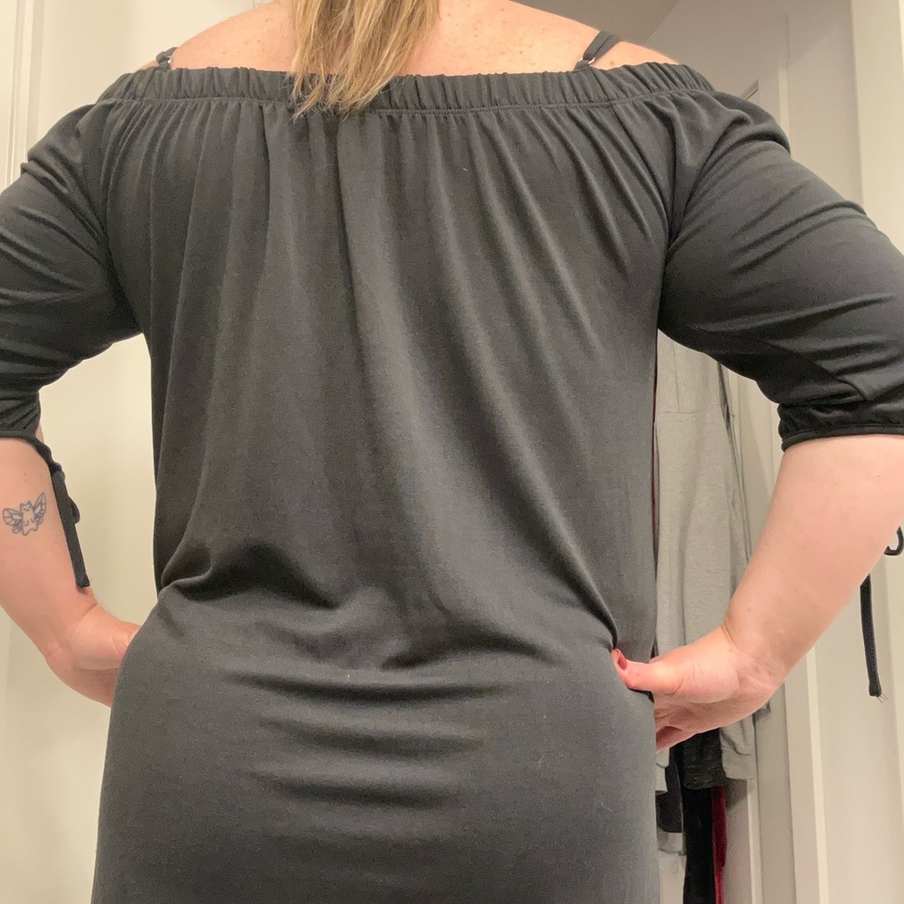 Elegant Black Midi Dress - Picture 2 of 6